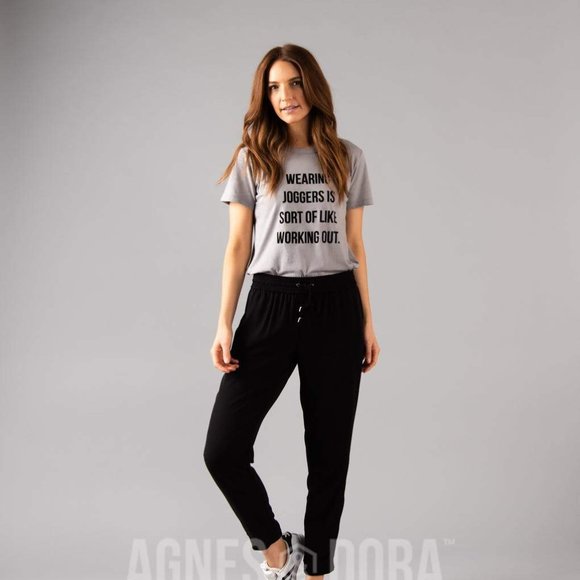 Agnes & Dora™ Graphic Tee Cement "Wearing joggers - Picture 5 of 5